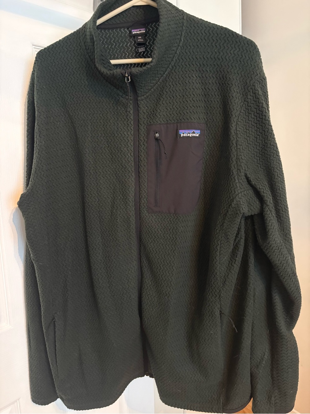 Patagonia Men’s Full-Zip Fleece Jacket in Olive Green with Dark Chest Pocket